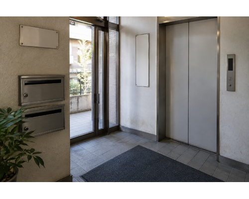 同じ建物でも、届け先は別々。