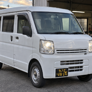 仕事用に整えた白い軽貨物配送用の軽バン