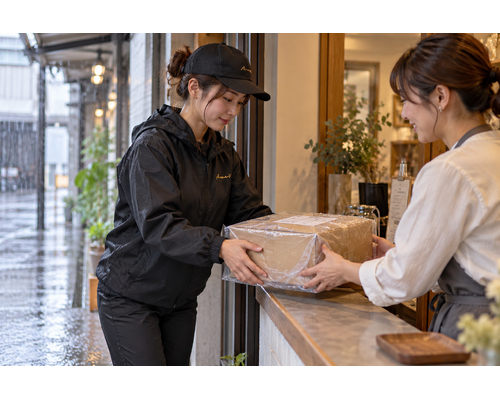雨の日の納品、箱を濡らさない準備と手元の確認