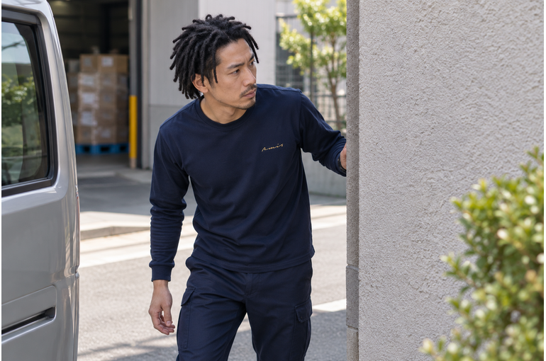 見通しの悪い角、ミラーに映らない人もいると考えよう